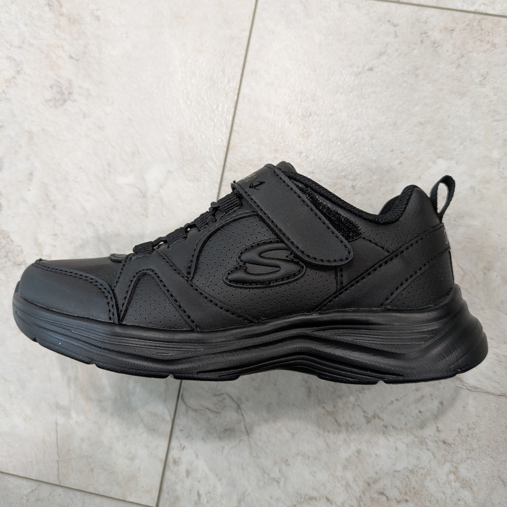 NWT Girls Black Skechers School Struts Shoes